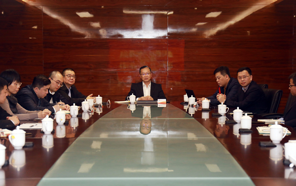 公司董事长赖志坚在深圳地区组织召开管理干部工作会议并带队走访调研